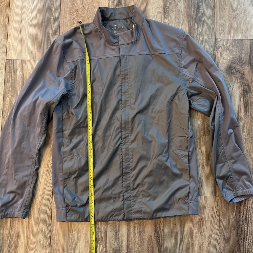 Nike Shield Softshell Jacket Men Size M Full Zip Color Grey 2 Pockets Polyester
